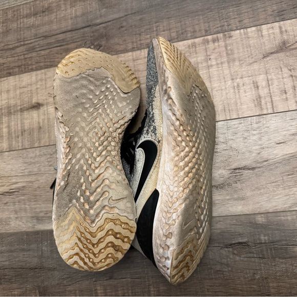 Nike React Black and Gray Running Shoes - Picture 5 of 5